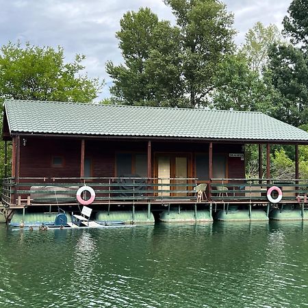 Отель Houseboat - Beacon Of Happiness Братислава Экстерьер фото