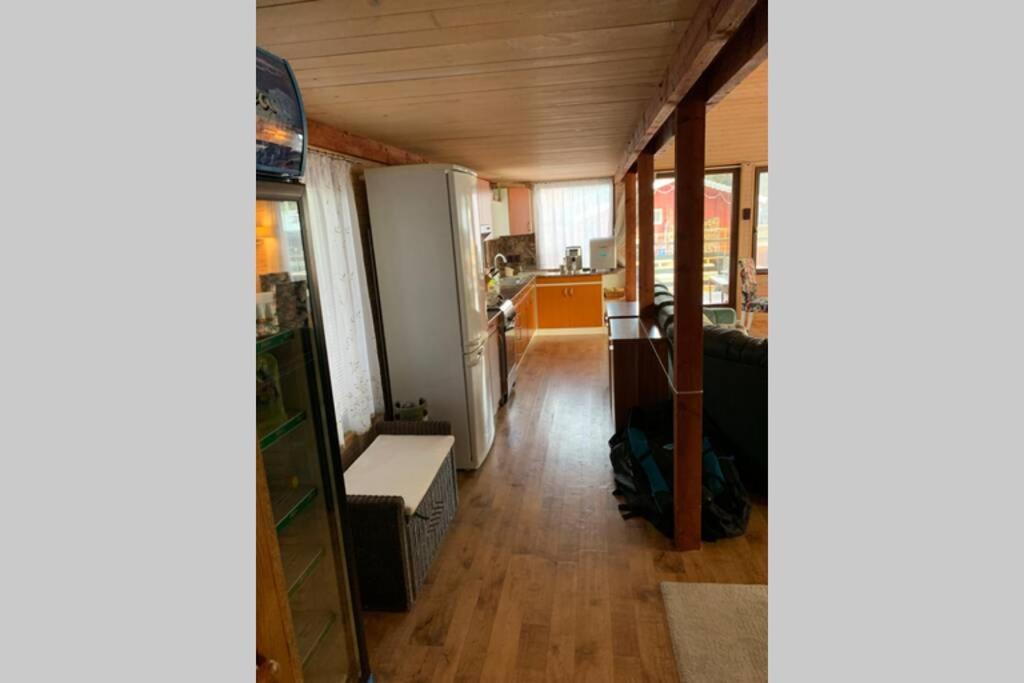 Отель Houseboat - Beacon Of Happiness Братислава Экстерьер фото