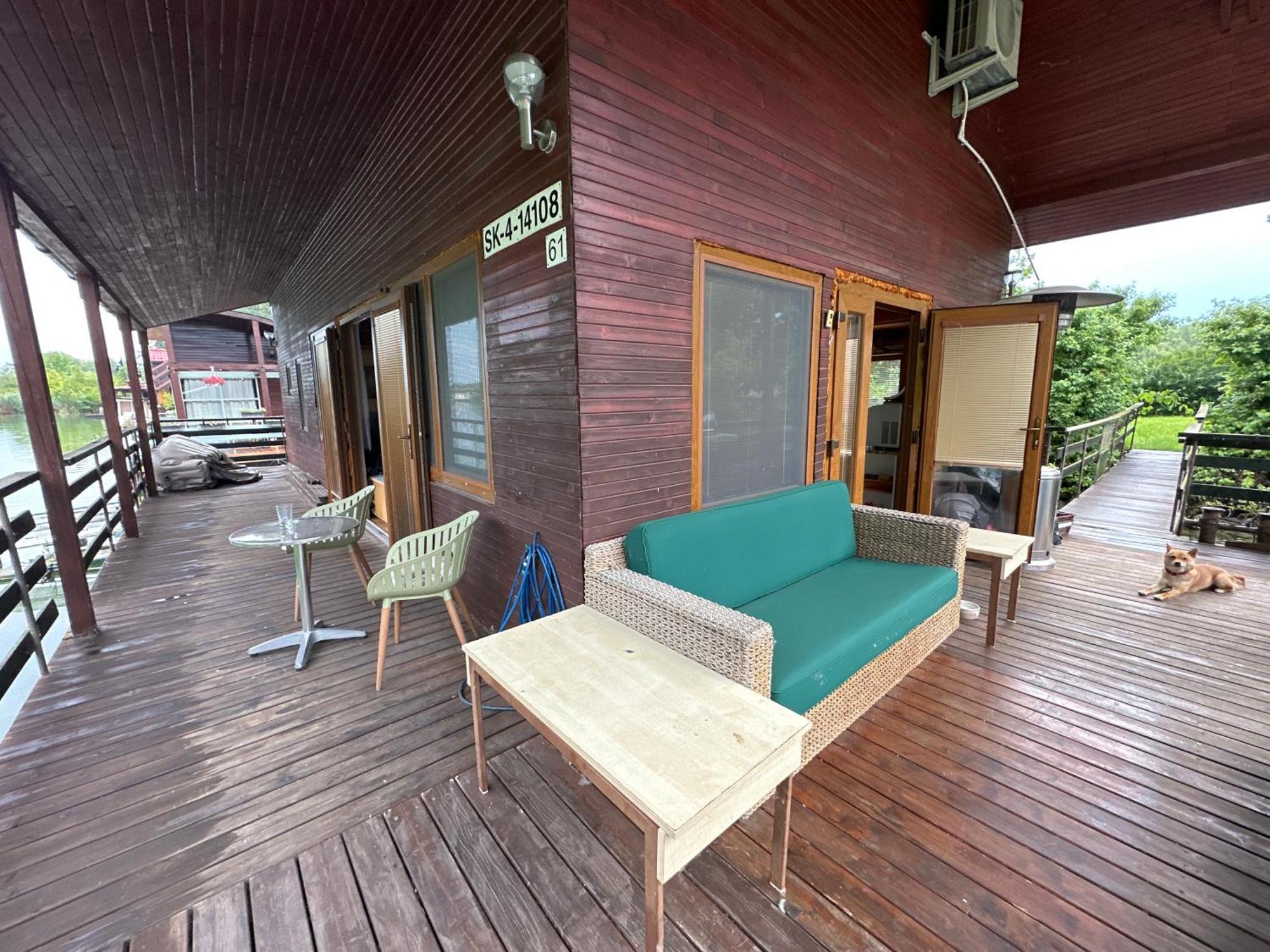 Отель Houseboat - Beacon Of Happiness Братислава Экстерьер фото